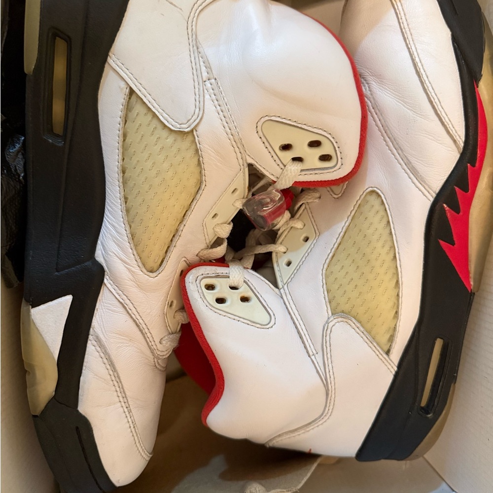 Jordan 5 Retro ‘Fire Red Silver Tongue’